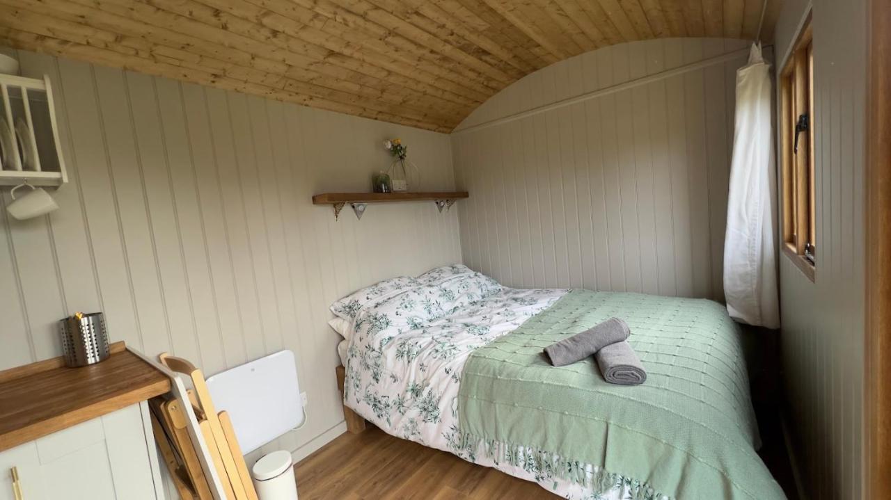 Shepherds Hut At Cedar Gables Lamberhurst Exterior foto