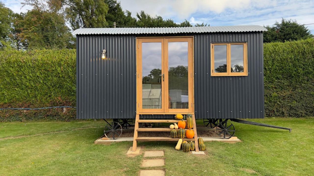 Shepherds Hut At Cedar Gables Lamberhurst Exterior foto